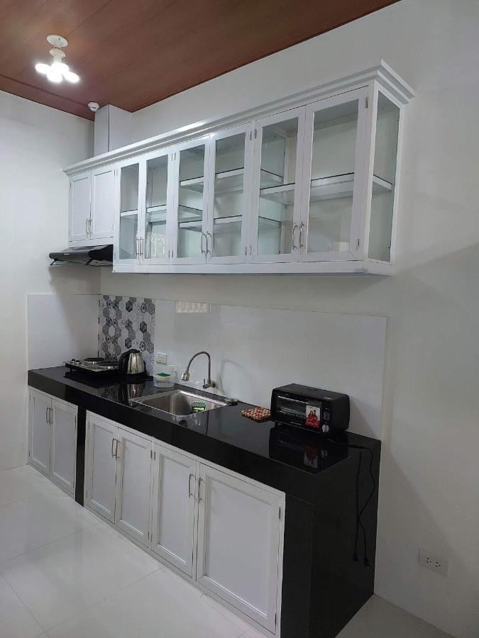 Flb Apartelle Los Banos Los Banos  Bagian luar foto